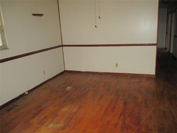 2nd image of 3431 Ireland Dr