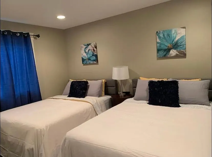 6 bed, 2900 sqft, $6,400 — Photo 3