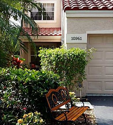 5th image of 10961 NW 10th Ct