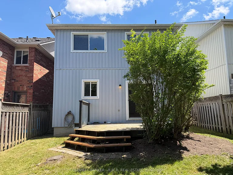 75 Margaret Graham Cres — Photo 32