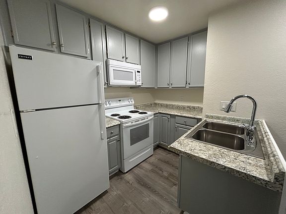3rd image of 4060 Marlborough Ave APT 4