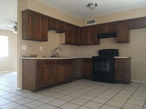 3rd image of 2314 E Maryland Dr
