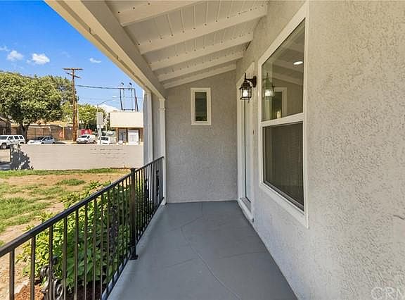 5th image of 1130 E Acacia Ave