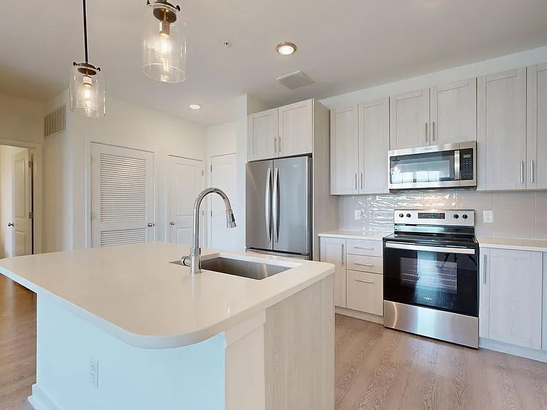 Essex Luxe Apartments — Photo 80