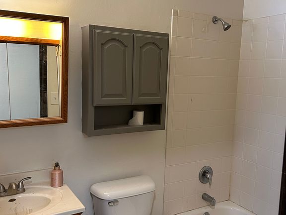 3rd image of 704 Court Of Birch APT 6