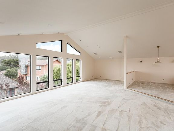 4th image of 425 Almeria Ave