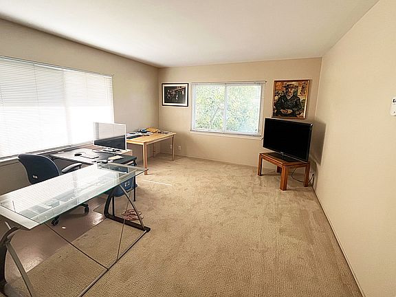 4th image of 324 Waverley St APT 3
