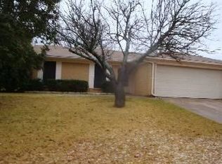 736 Poe St, Azle, TX 76020