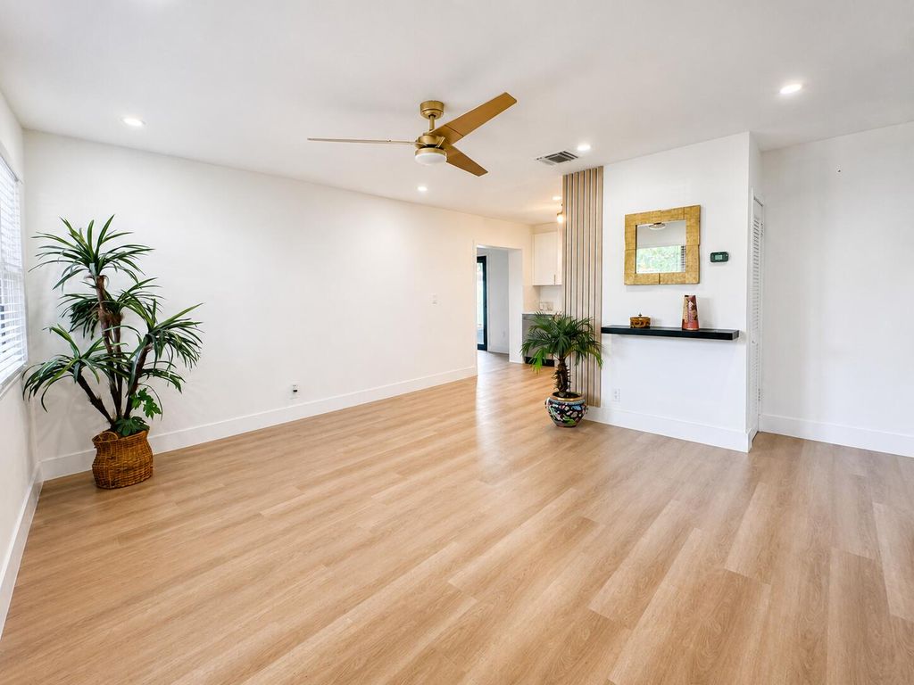 1673 NE 31st Street, photo 3