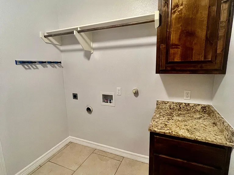 7114 Presidents Dr — Photo 17
