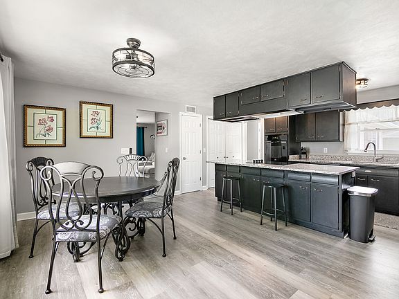 5th image of 1572 Cardinal Dr