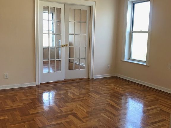 4th image of 2568 37th St APT 3