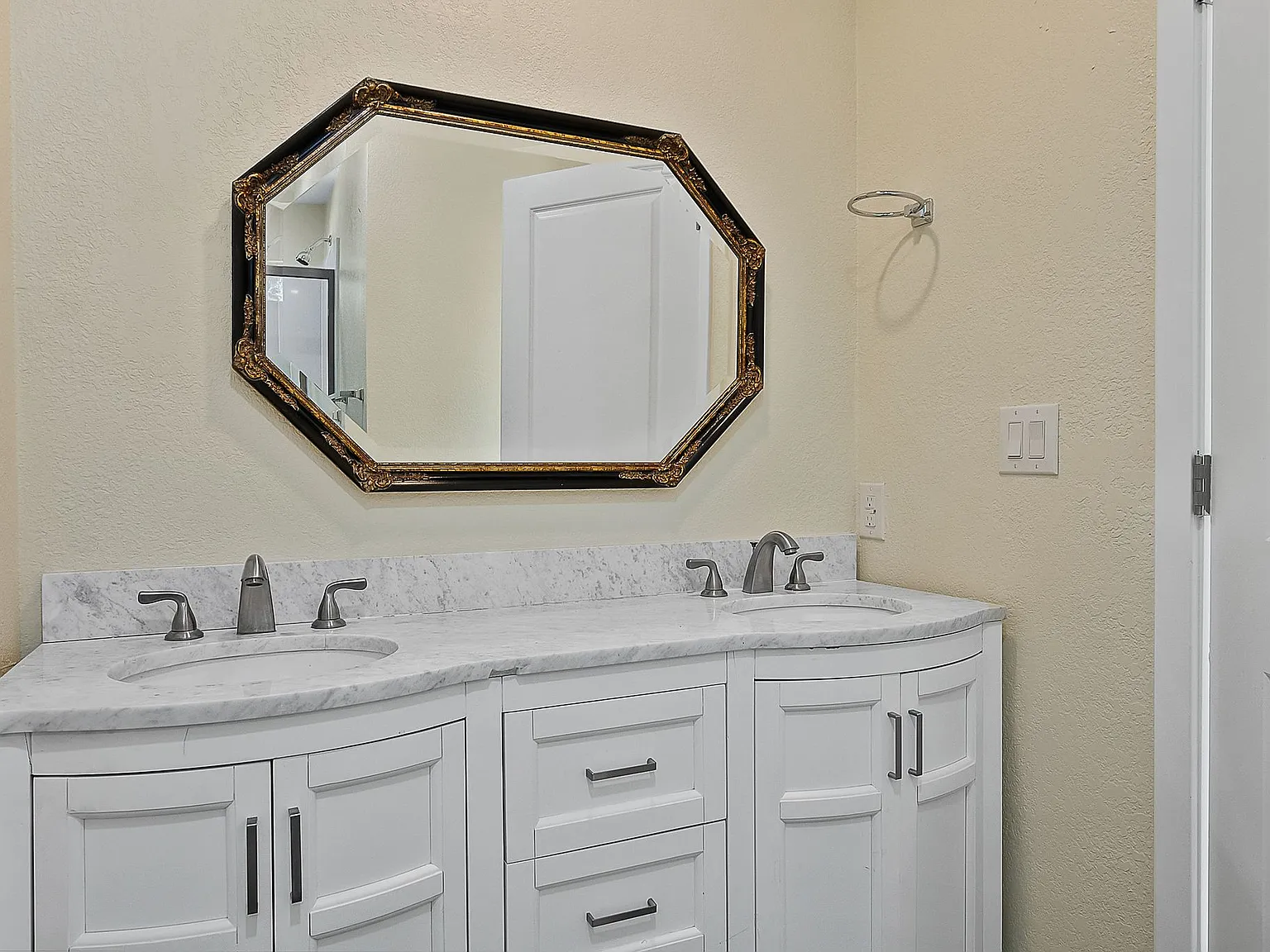 1 bed, 402 sqft, $1,950 — Photo 3