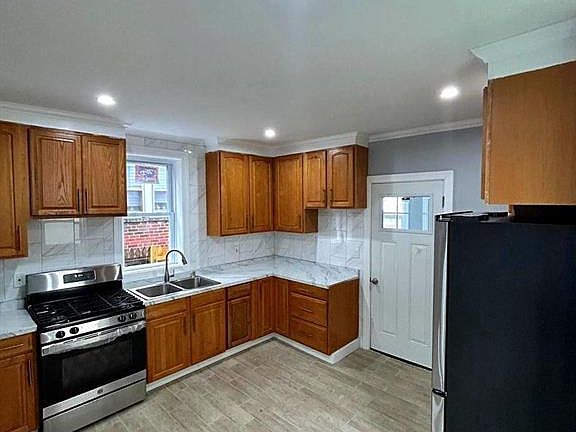 4th image of 2712 N 6th St