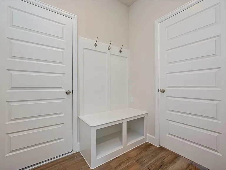 308 Mullins Ct — Photo 19