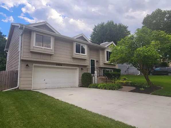 2304 Park Dr, West Des Moines, IA 50265