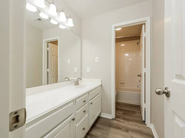 214 Crosby Village Dr — Photo 15
