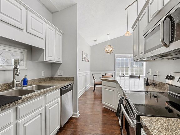 5th image of 124 Westhaven Dr APT 3E