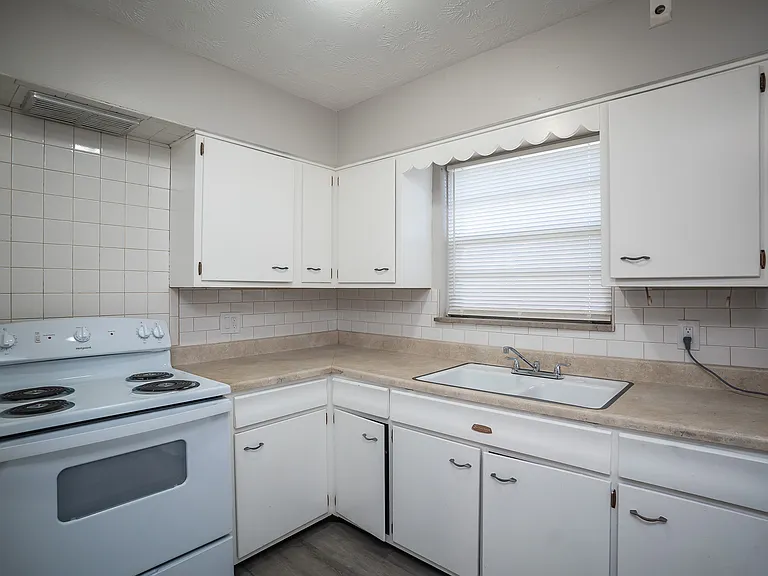 2525 Lakeview Ave — Photo 18
