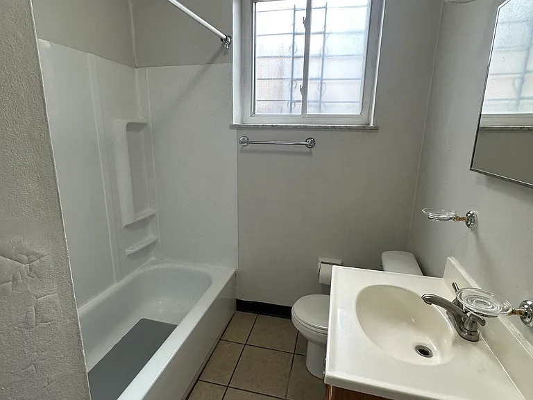 749 Bryden Rd #C — Photo 5