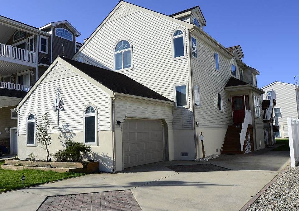 1st image of 138 49th St