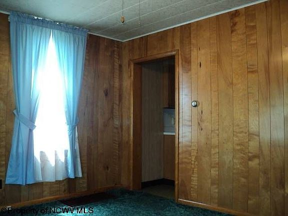 4th image of 425 Crawford Ave