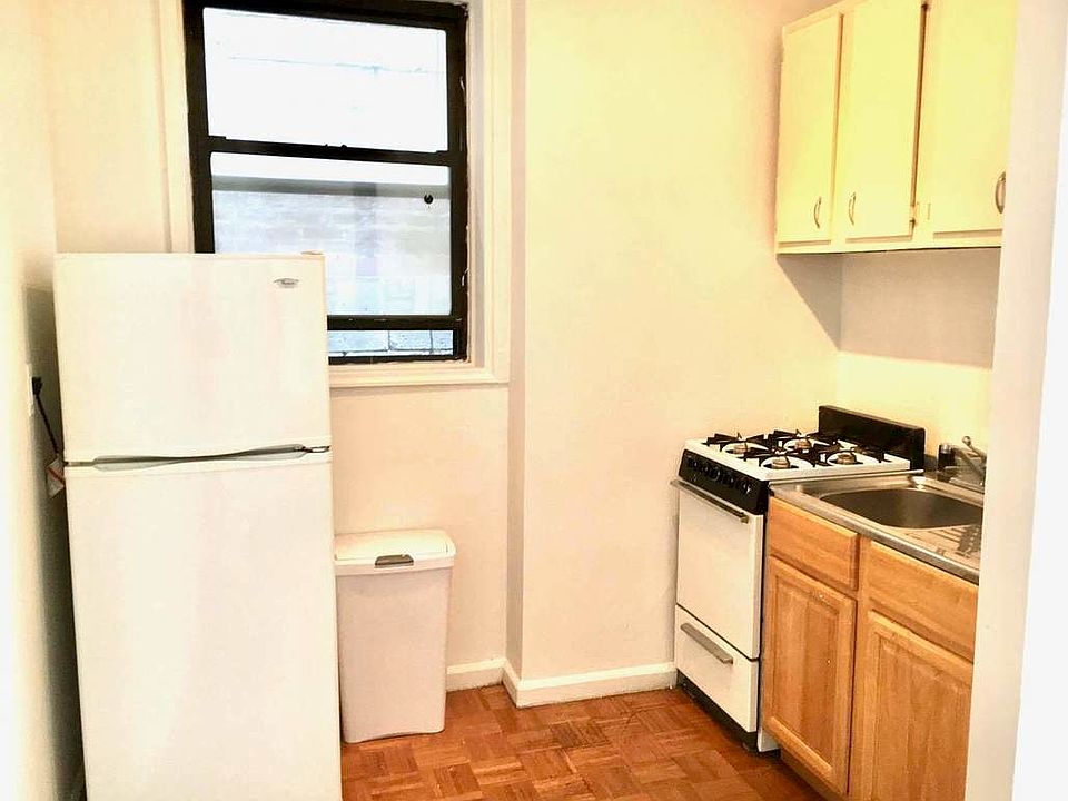 2nd image of 288 8th Ave #2DD