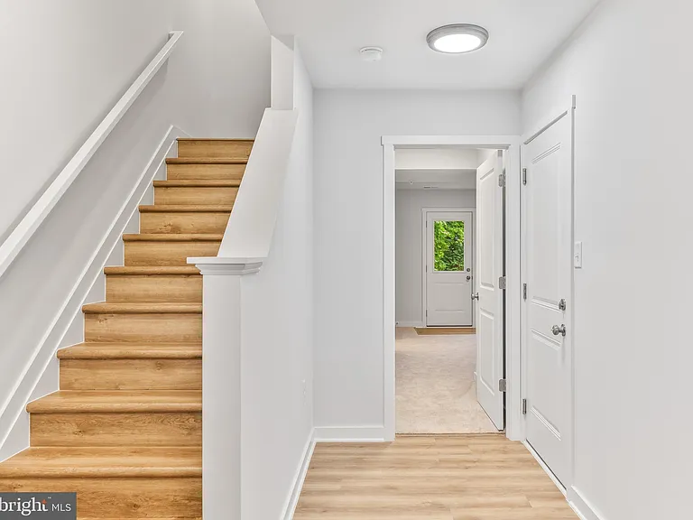 147 Olga Dr — Photo 8