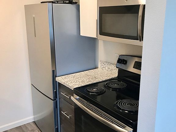 5th image of 410 NE Dekum St #302