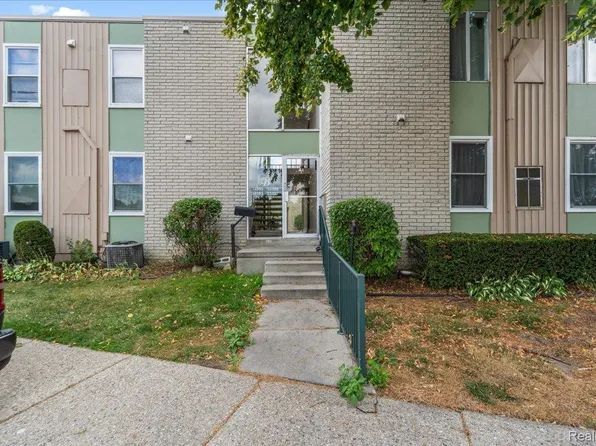 33397 Fargo St, Livonia, MI 48152