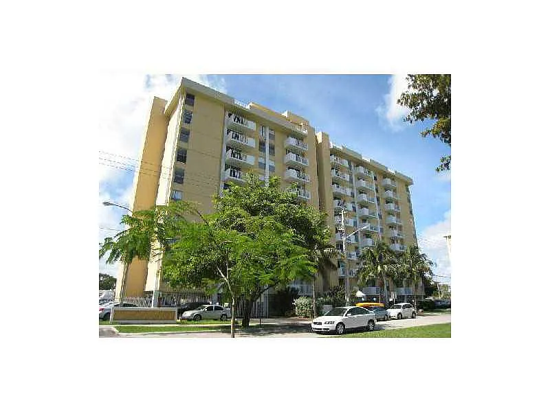 Building Photo - 2020 NE 135th St #712