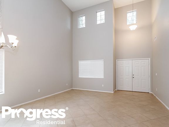 4th image of 472 Crocus Hill St