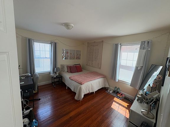 3rd image of 15 Eliot Cres #1
