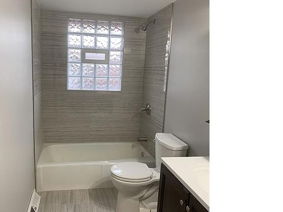 4th image of 15660 S Park Ave