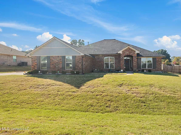 5877 Grove Ln, Horn Lake, MS 38637