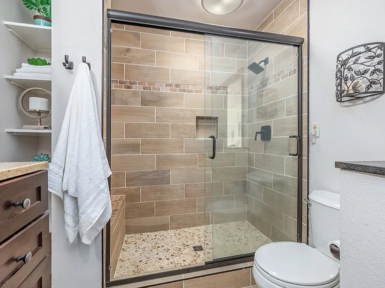 2228 E Roanoke Dr — Photo 34
