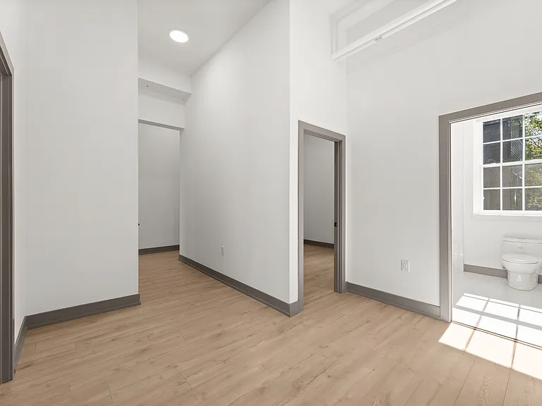 47 Wellington St — Photo 14