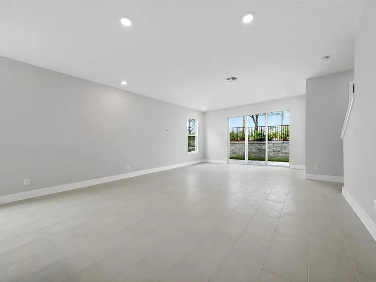 7845 Spectrum Dr — Photo 11