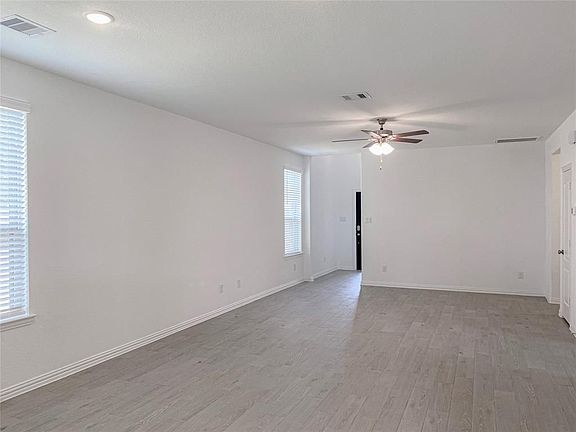 4th image of 8014 Chukka Dr