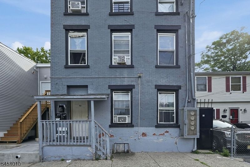 1st image of 32 Jefferson St