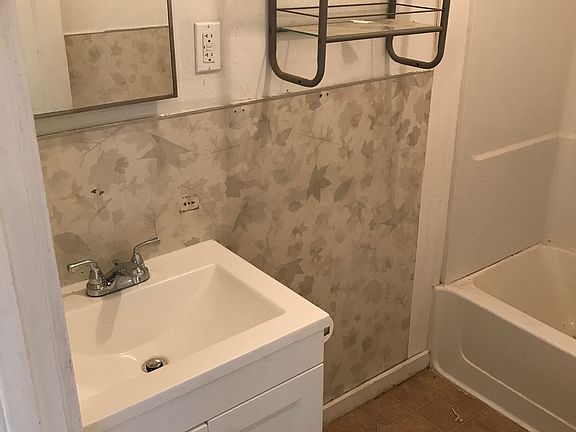 4th image of 304 Cherry Dr