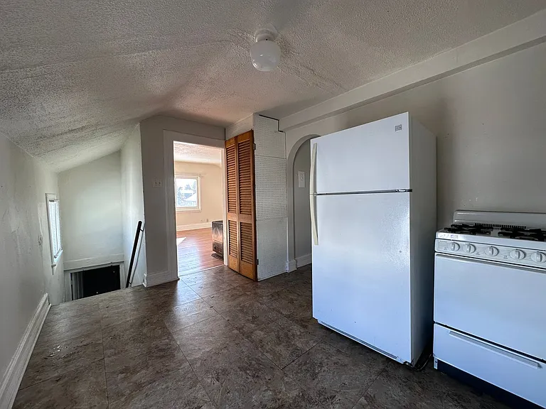 712 S Oakland Ave — Photo 9