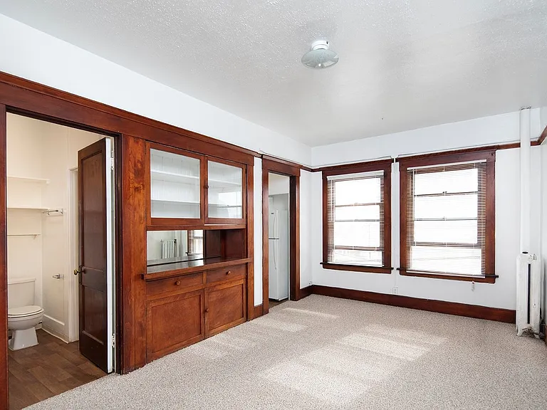 Windsor Apartments — Photo 2