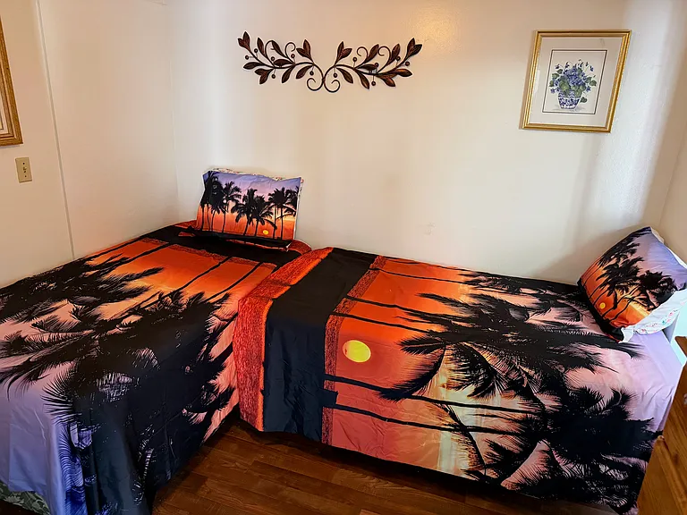 Waikiki Whale Watcher Apartments — Photo 62