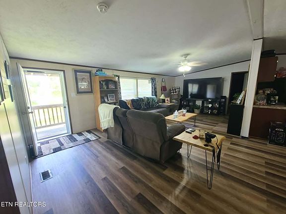 3rd image of 468 Sugar Loaf Rd