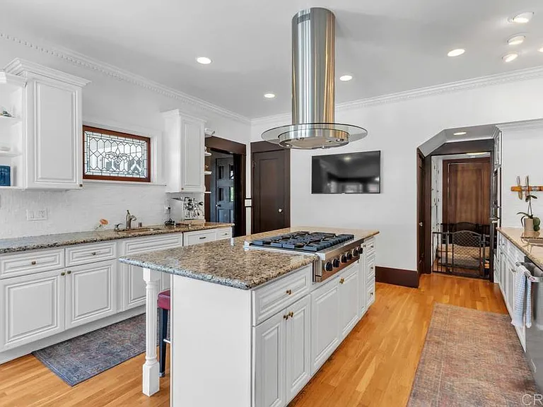 2930 Chatsworth Blvd — Photo 12