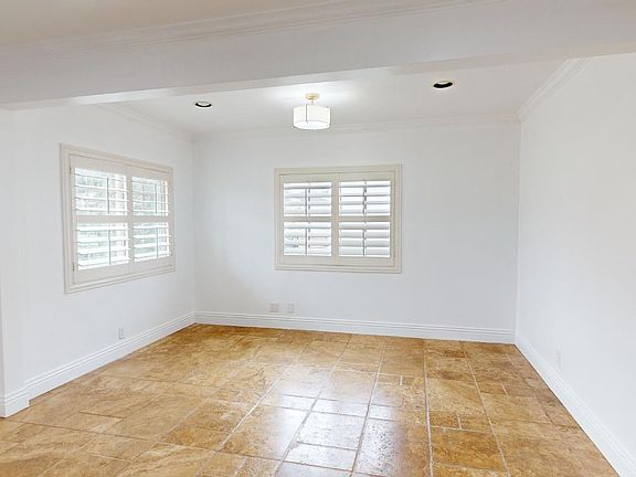3rd image of 6520 Satsuma Ave