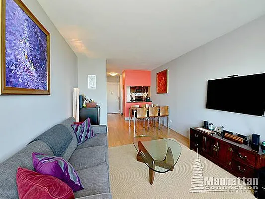 Rented by Manhattan Connection | media 22