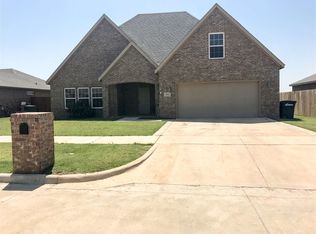 3812 Plantation Dr, Enid, OK 73703