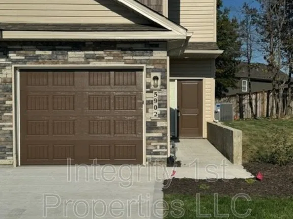 8827 N Helena Ave, Kansas City, MO 64154